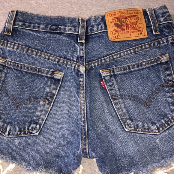 LEVI’S | Distressed Jean Shorts Size 26 - Picture 8 of 9